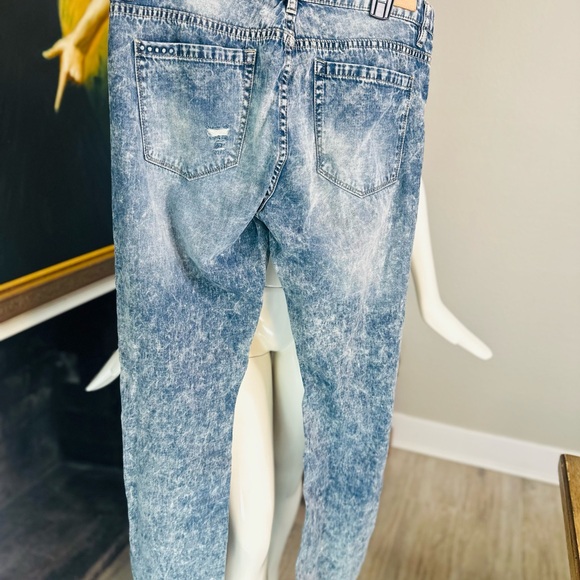 BlankNYC Acid Wash Jeans - Picture 3 of 8